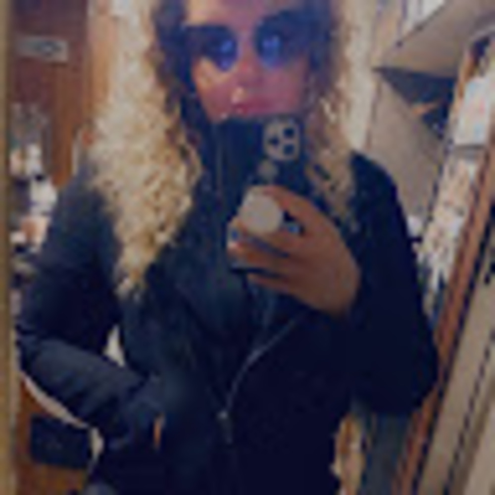 Meet your Posher, Andrea